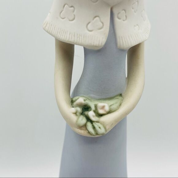 Vintage Royal Dux Bohemia Lady with Flowers Stretched Bisque Porcelain Figurine - Picture 3 of 9